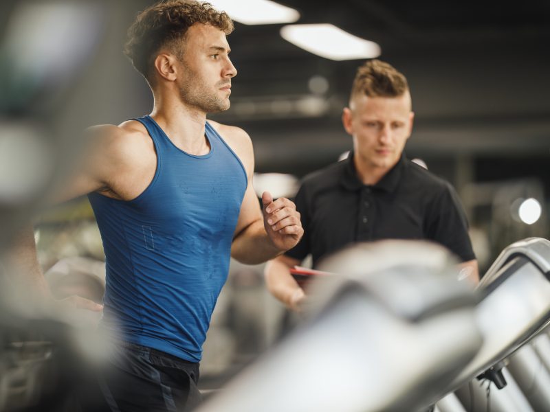 Shot,Of,An,Muscular,Young,Man,Jogging,On,The,Treadmill