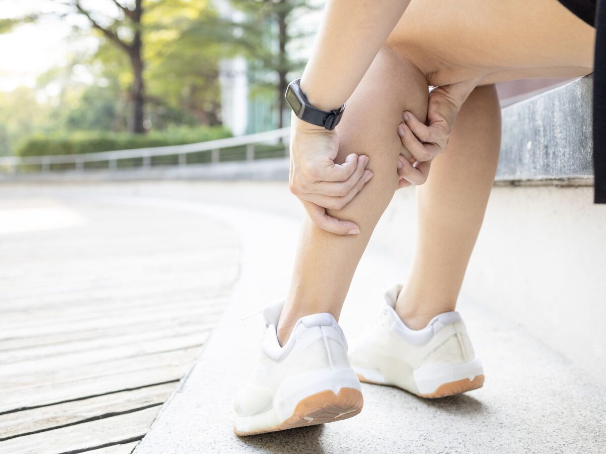 Woman with pain in her calf muscle