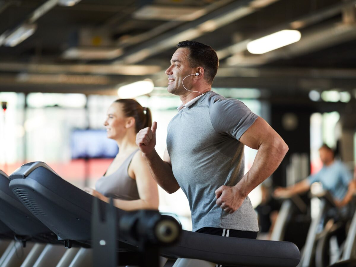 Man and woman on a treadmill in a gym